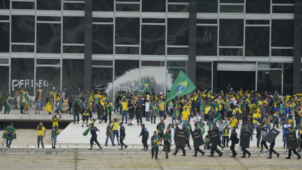 La justice brésilienne  libère  464 personnes suspectées d’avoir participé aux émeutes contre des bâtiments institutionnels à Brasilia