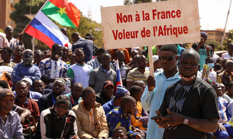 Burkina Faso : des manifestants pour exiger le départ de l’ambassadeur et des troupes militaires de la France