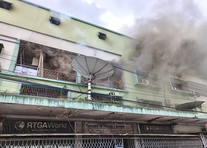 Kinshasa : l’immeuble abritant RTGA et Télé 7 en feu
